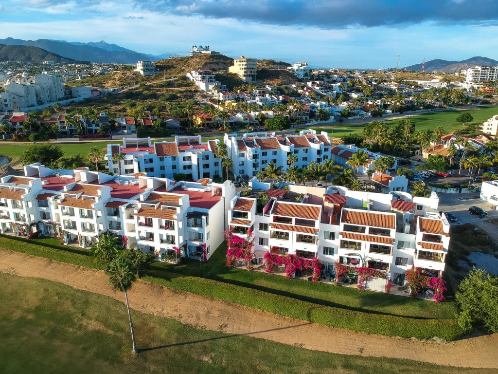 condo in Peninsula